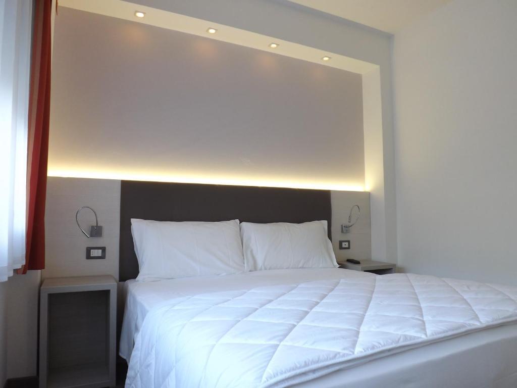 Ariston 3*
